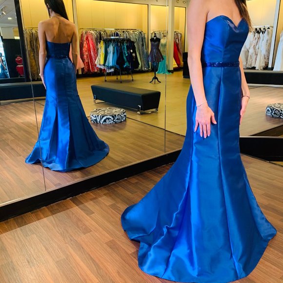 Strapless satin gown with beaded belt - Picture 2 of 2